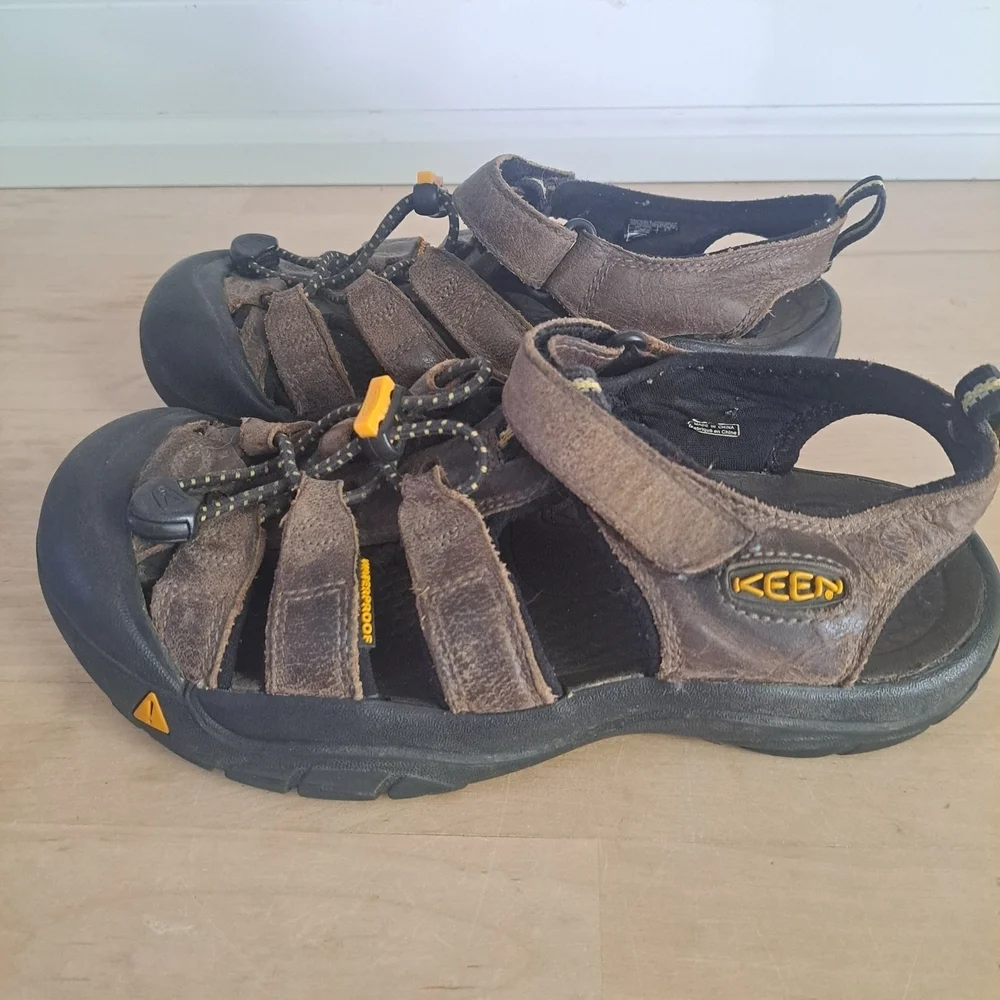KEEN Brown Leather Waterproof Outdoor Sandals – Kids Size 3 (US) / EU 34